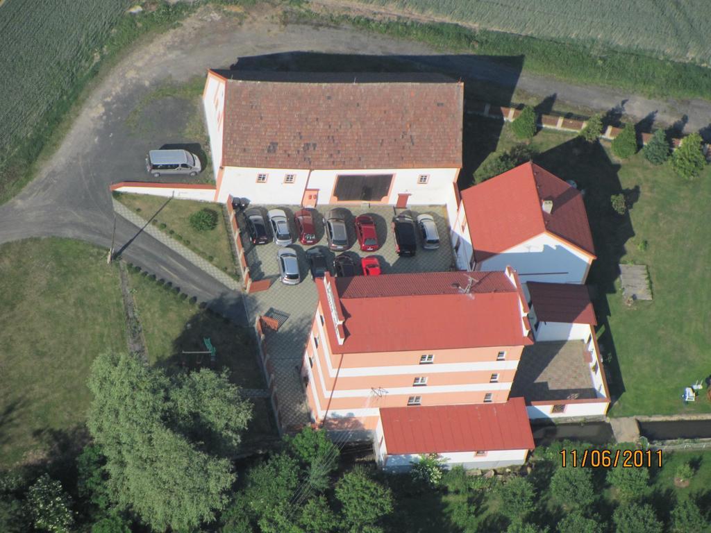 Penzion Hajsky Mlyn Nebanice Buitenkant foto